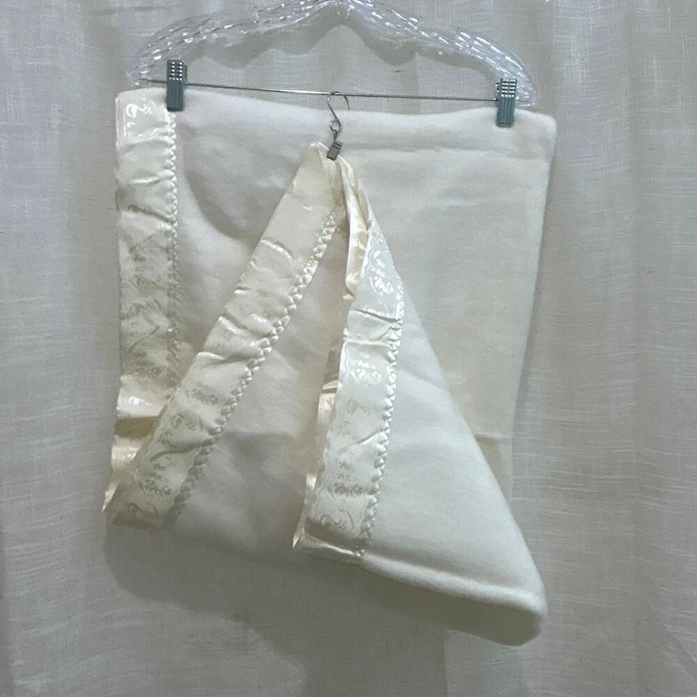 Vtg Quiltex Baby Blanket Wht Fleece Acrylic Satin Jacquard Border Trim USA 90’s